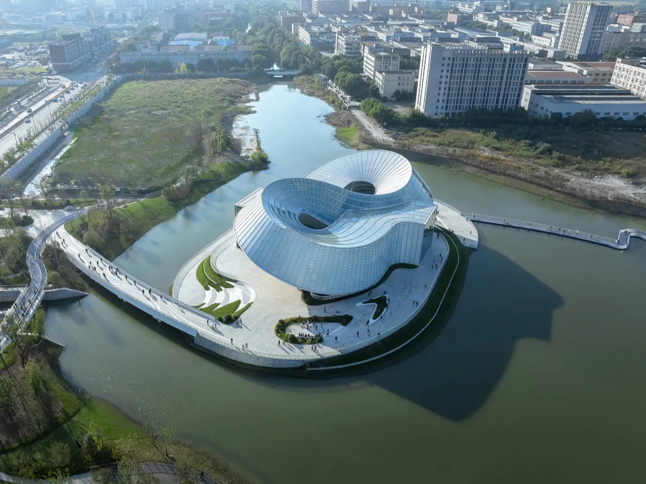 El museo de vidrio luminoso de Hangzhou se inspira en el jade de 5000 años