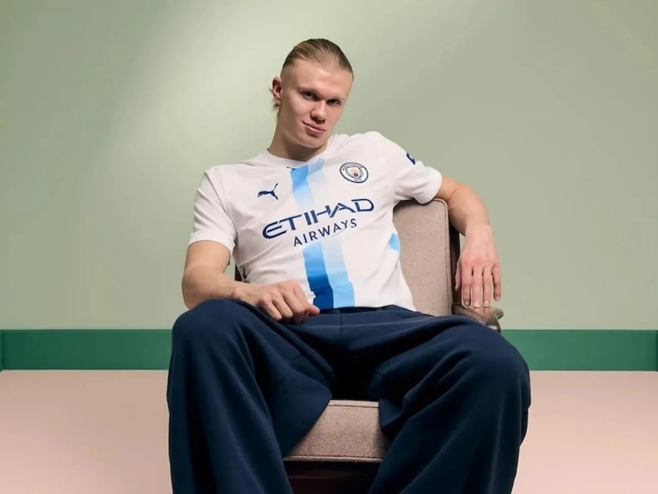 Un hincha diseñó la tercera camiseta del Manchester City usando la IA de Puma